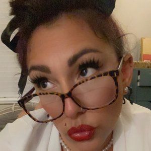 Meet your Posher, Alicia